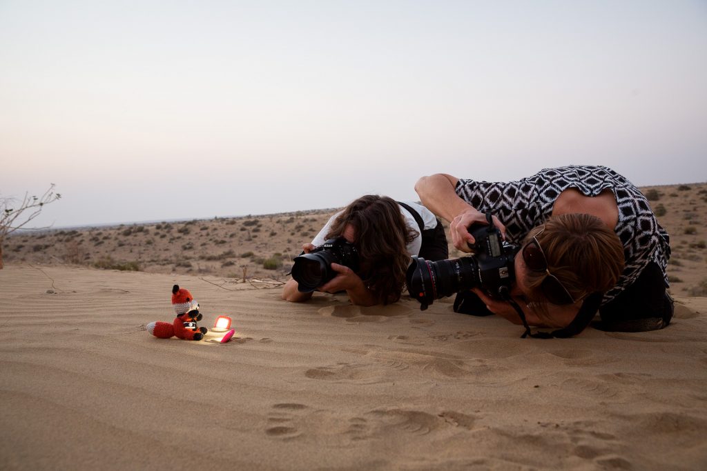 In der Wüste Thar fotografieren wir gemeinsam in die Abendstunden hinein und bannen den Sonnenuntergang auf Bild.