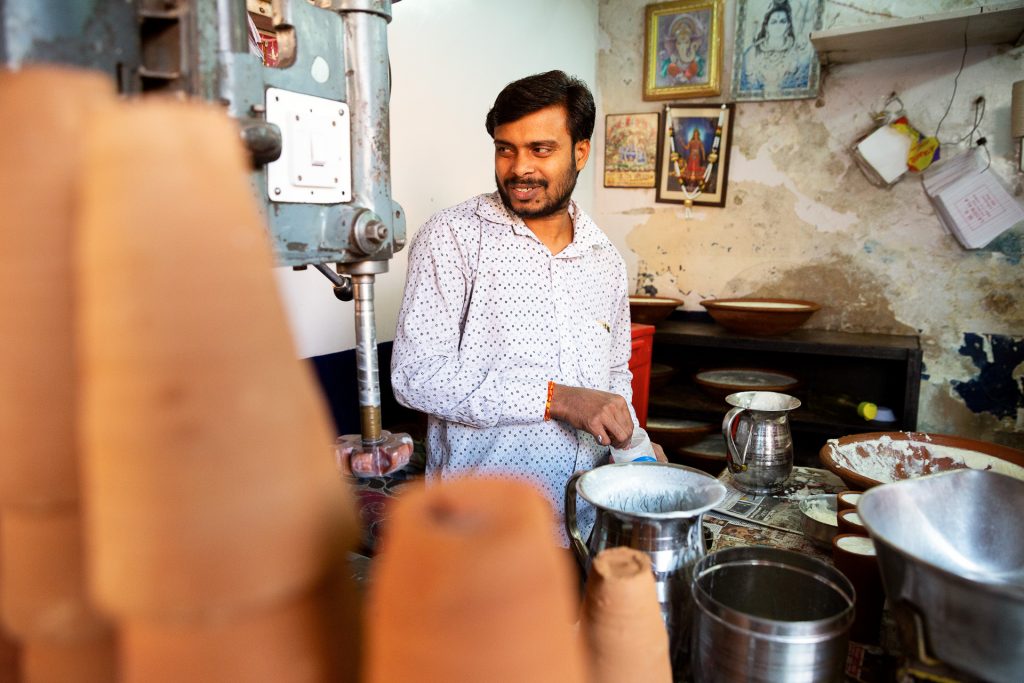 Wir besichtigen bei einem Streifzug den Bazaar von Jaipur. Fotografische und geschmackliche Köstlichkeiten stehen am Programm.