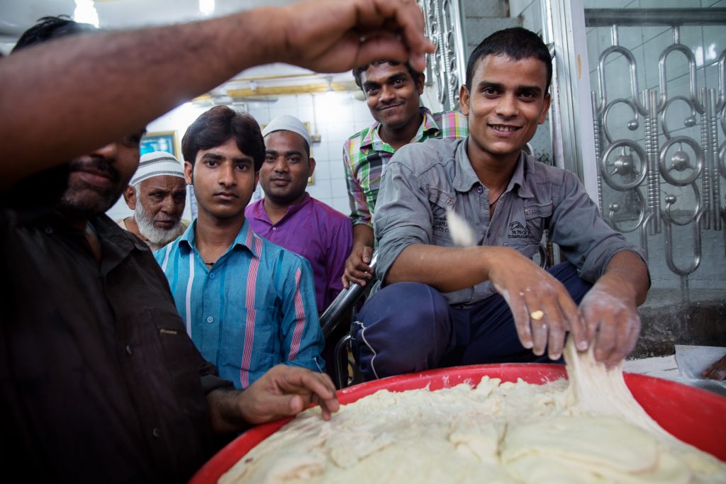 Sei stolz auf deinen Chapati Teig. Was wäre Indien nur ohne das Chapati?!