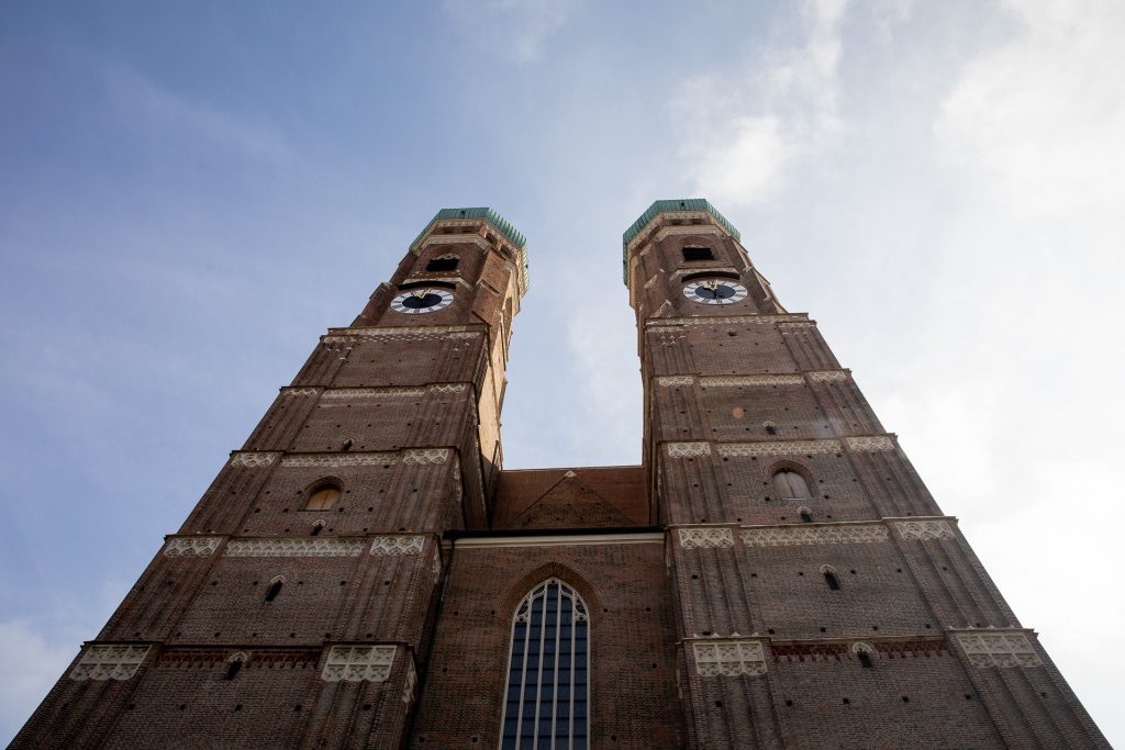 Wir zeigen dir neue Blickwinkel auf München. Unser Fotokurs führt uns an den Wahrzeichen der Stadt vorbei.