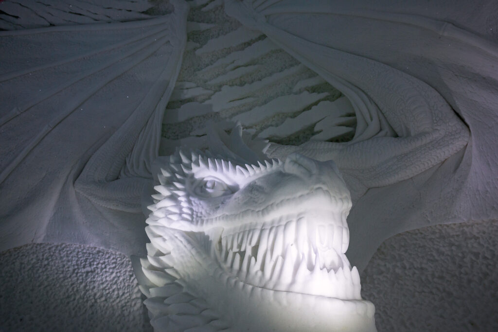 Bei unserem Tagesausflug ins Lainio Snow Village erwartet dich eine zauberhafte Welt aus Eis und Schnee.