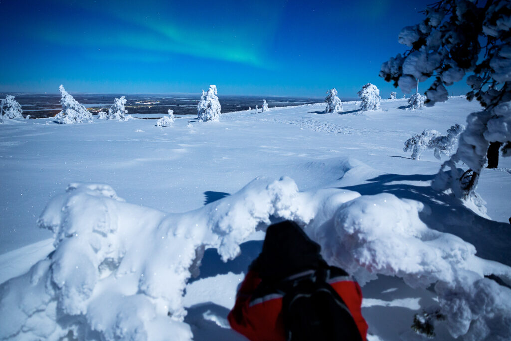 Die Wanderung führt uns durch tief verschneite Berglandschaften vorbei an einmaligen Skulpturen aus Schnee.