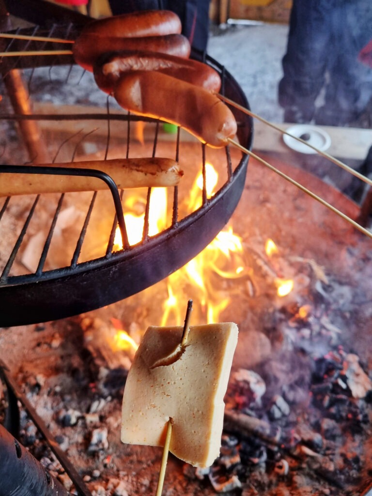 Fotoreise Finnland Programm: Was du grillen möchtest, kannst du dir natürlich selbst aussuchen.